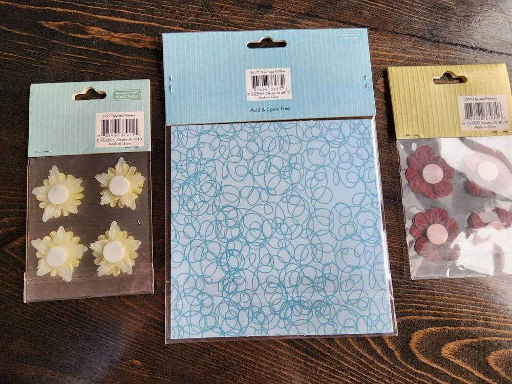 Scrapbooking Lot - Layered Flowers x2 & Mini Page Kit Colorbok NEW Retired #18